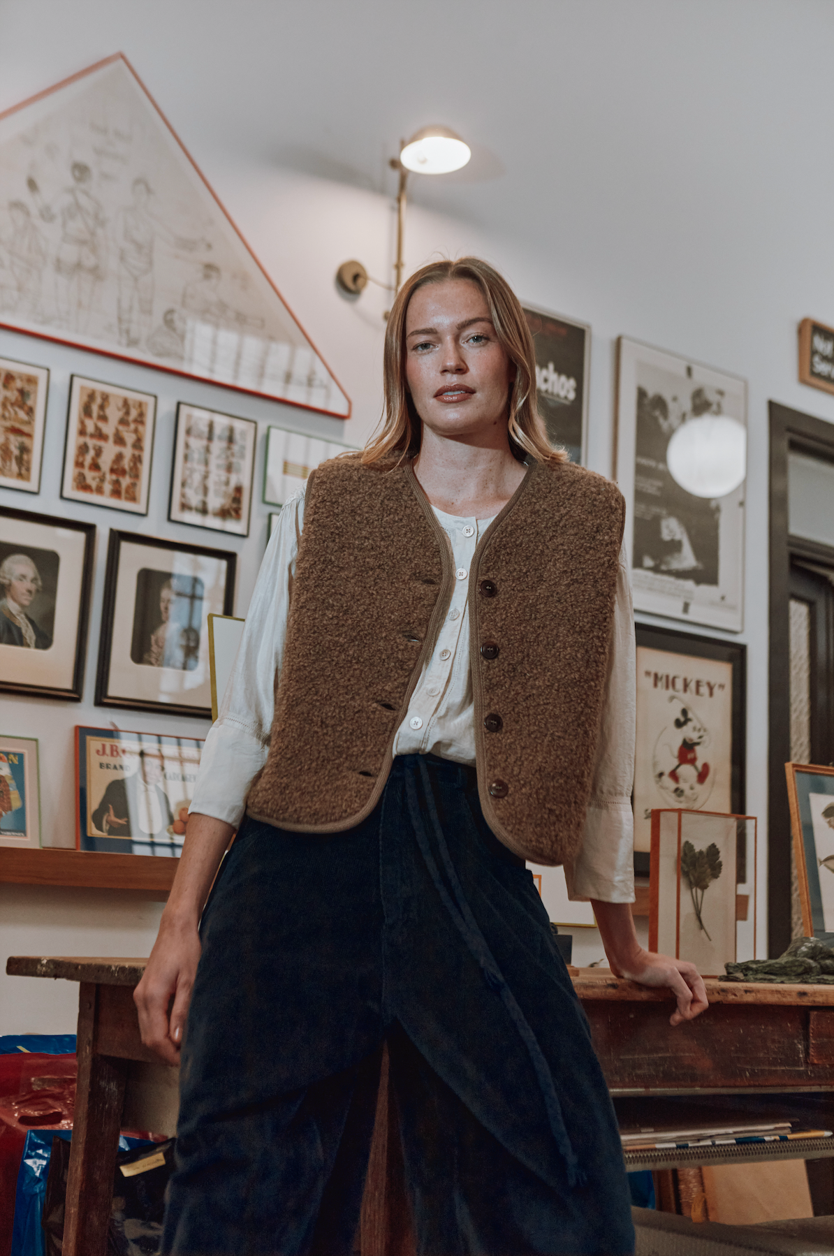 LUCE Shepherd's Vest in Curly Alpaca - Marron Glacé - L'ENVERS