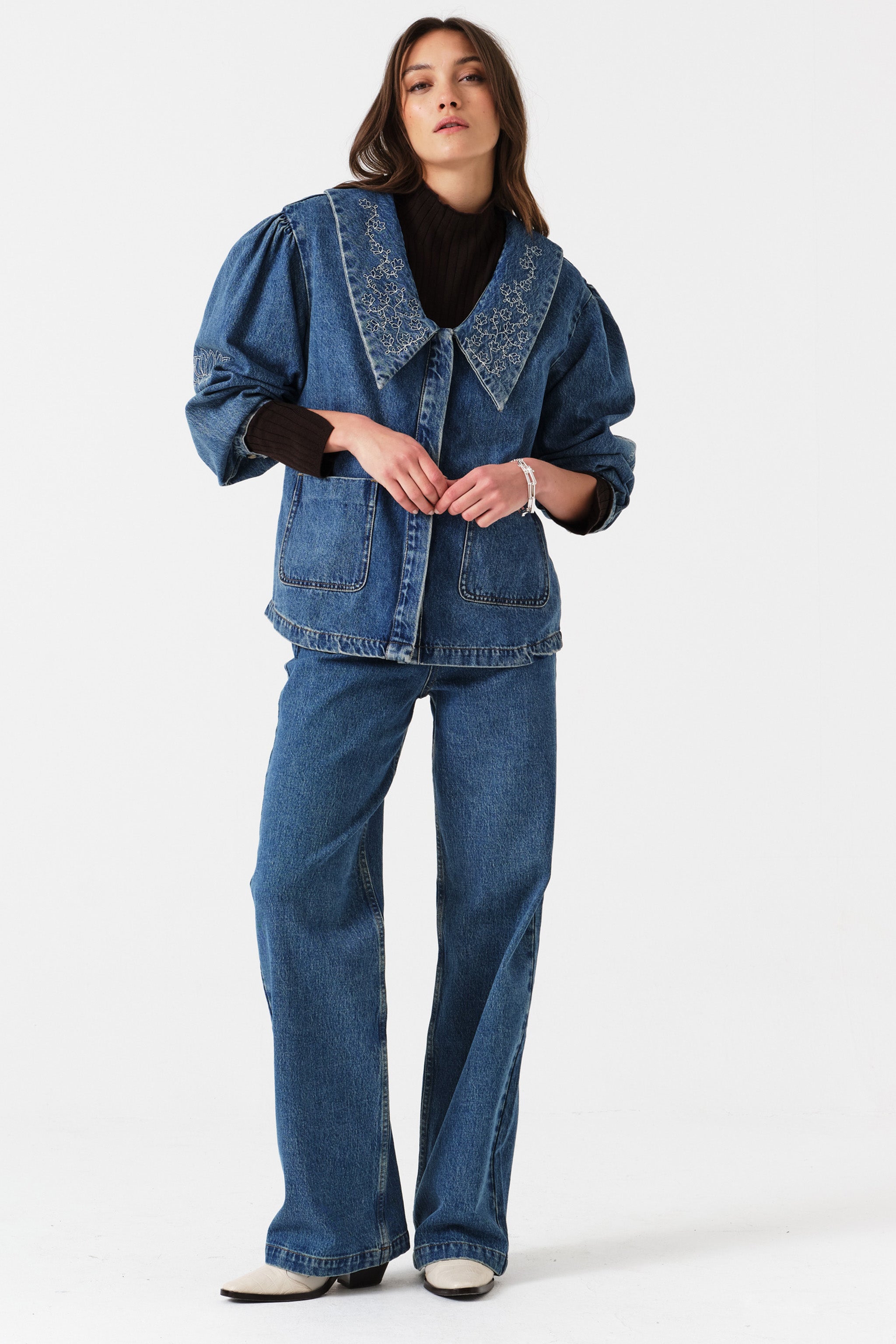 Neve Flower-Embroidered Denim Jacket in Pasadena