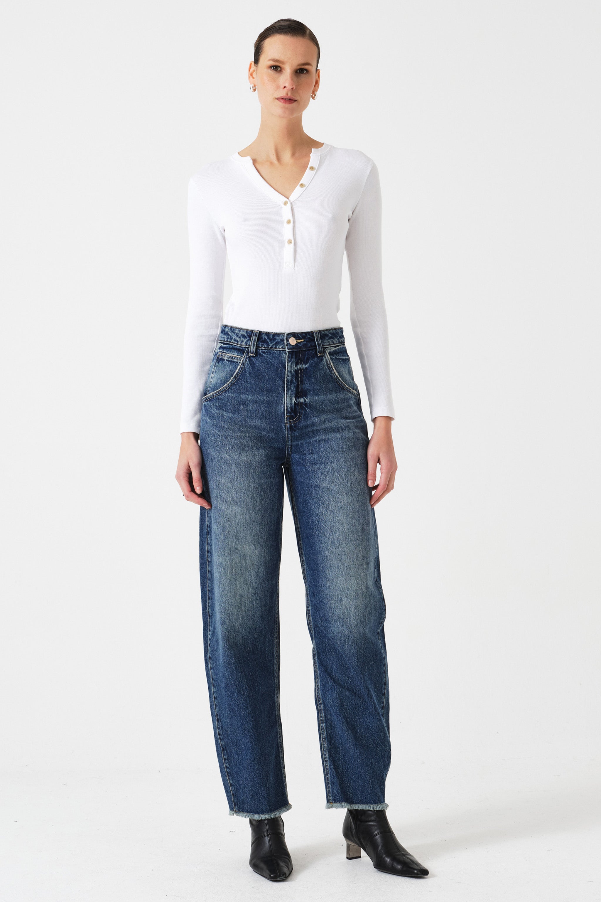 Bo Barrel Leg Jean in Phoenix